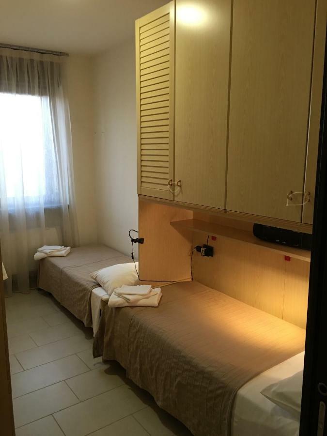 Suite Carpiano Melegnano Buitenkant foto
